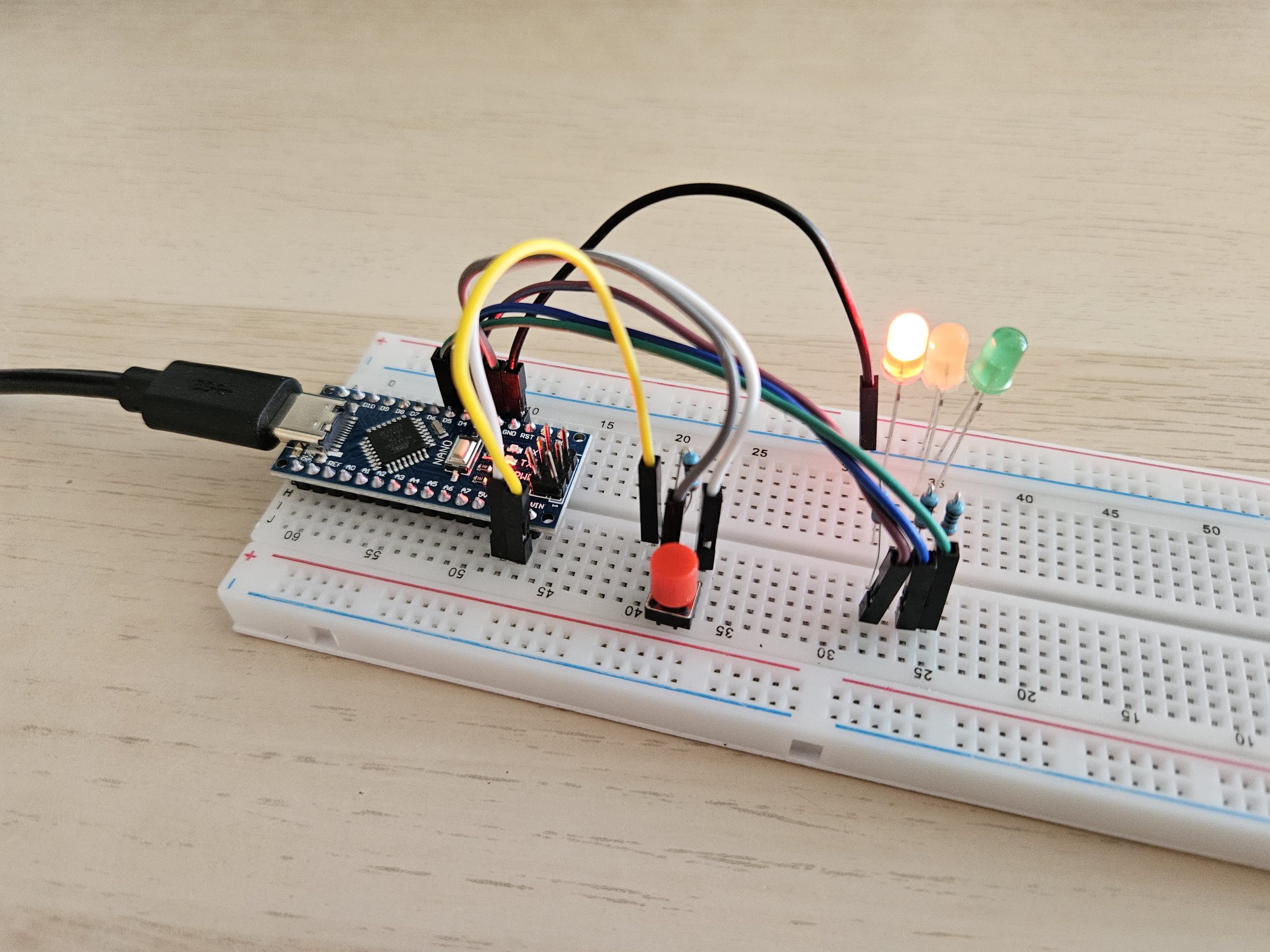 Traffic Light Controlled with Arduino Nano